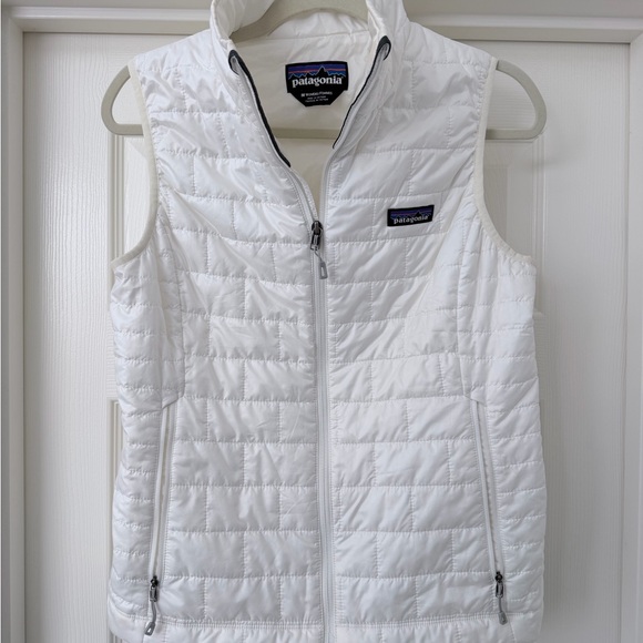 Patagonia Jackets & Blazers - Patagonia White Quilted Women's Insulated Vest